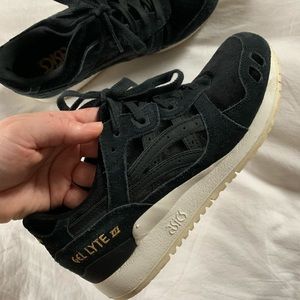 Preowned Black Velvet and Suede Asics